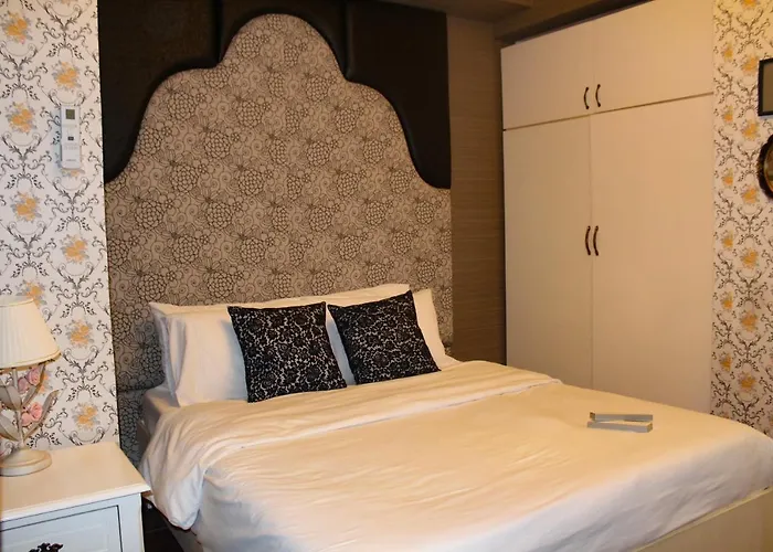 Aparthotel The Hive Condotels - Flora